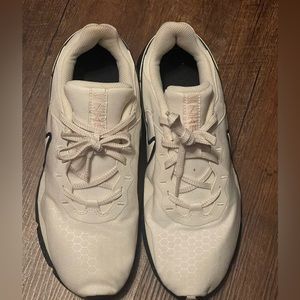 White Nike women’s shoes used good condition